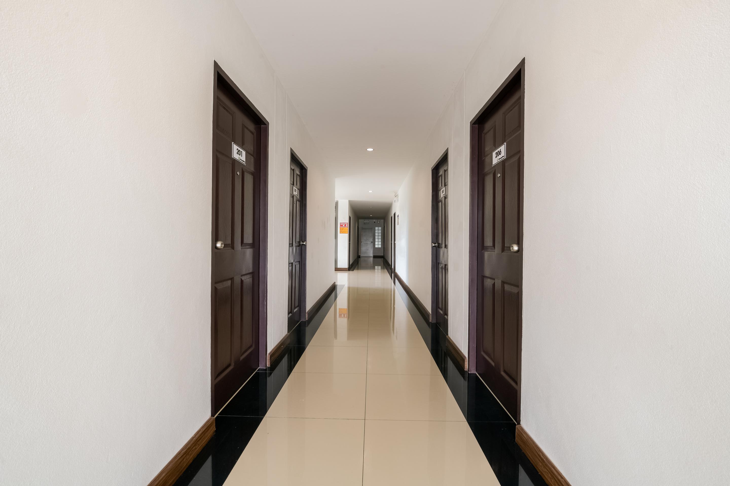 Oyo 350 Mae Saeng Place Si Racha Exterior photo