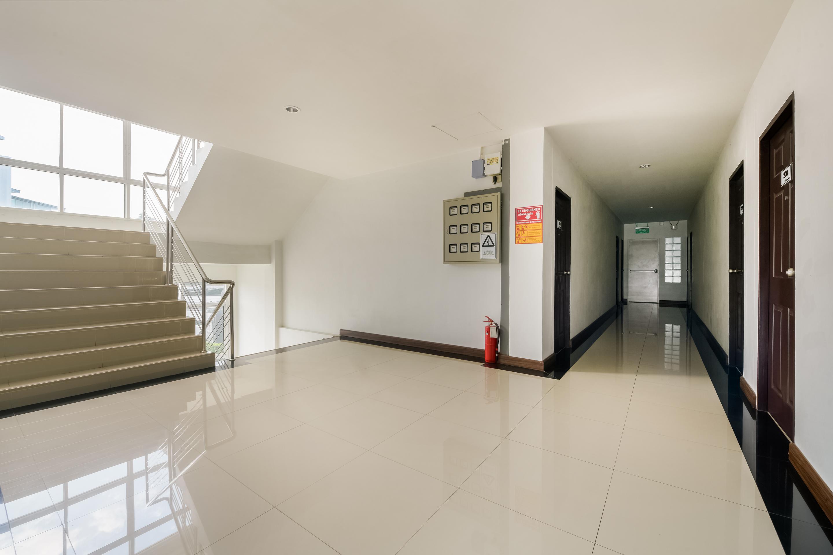 Oyo 350 Mae Saeng Place Si Racha Exterior photo