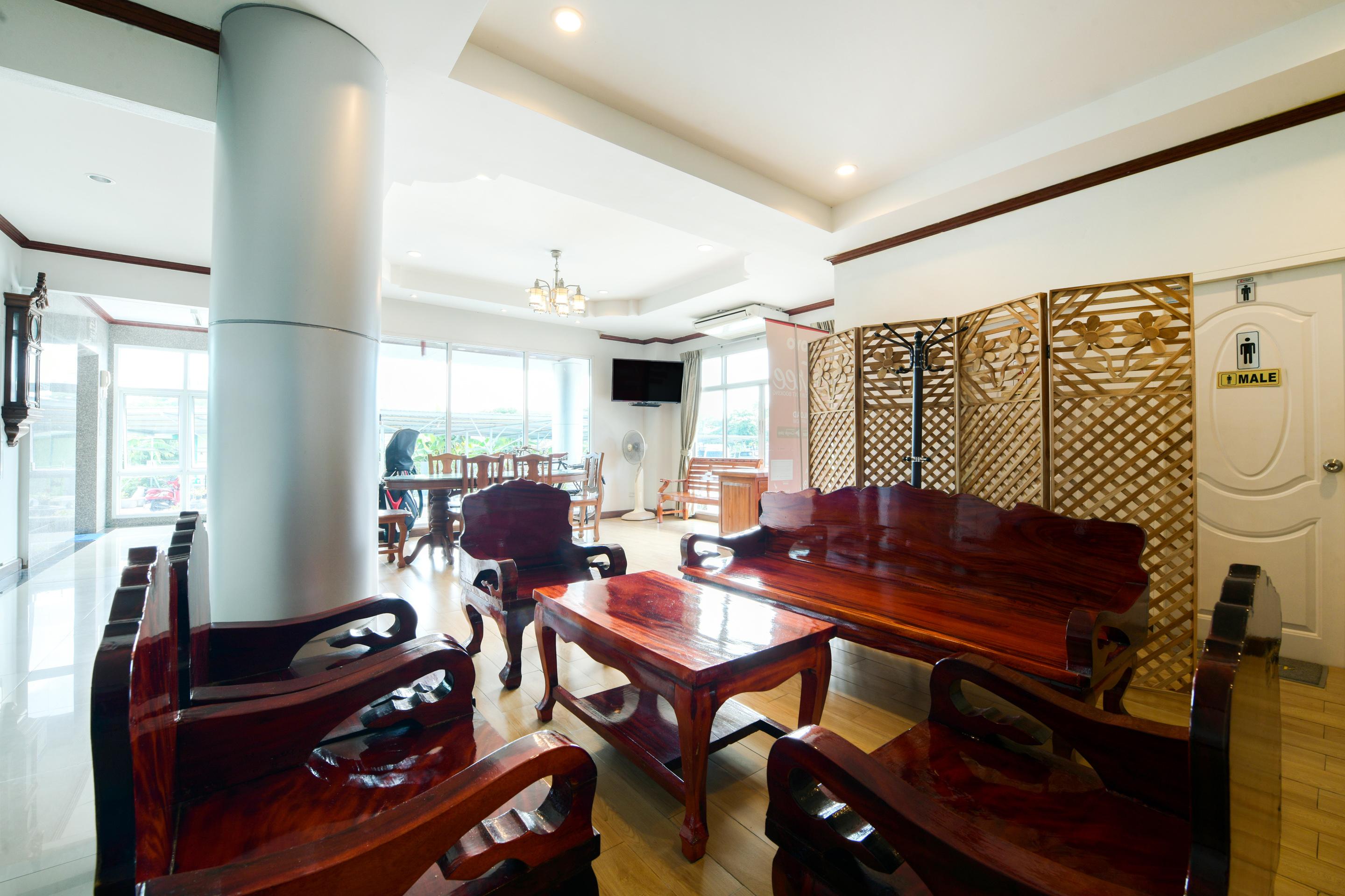 Oyo 350 Mae Saeng Place Si Racha Exterior photo