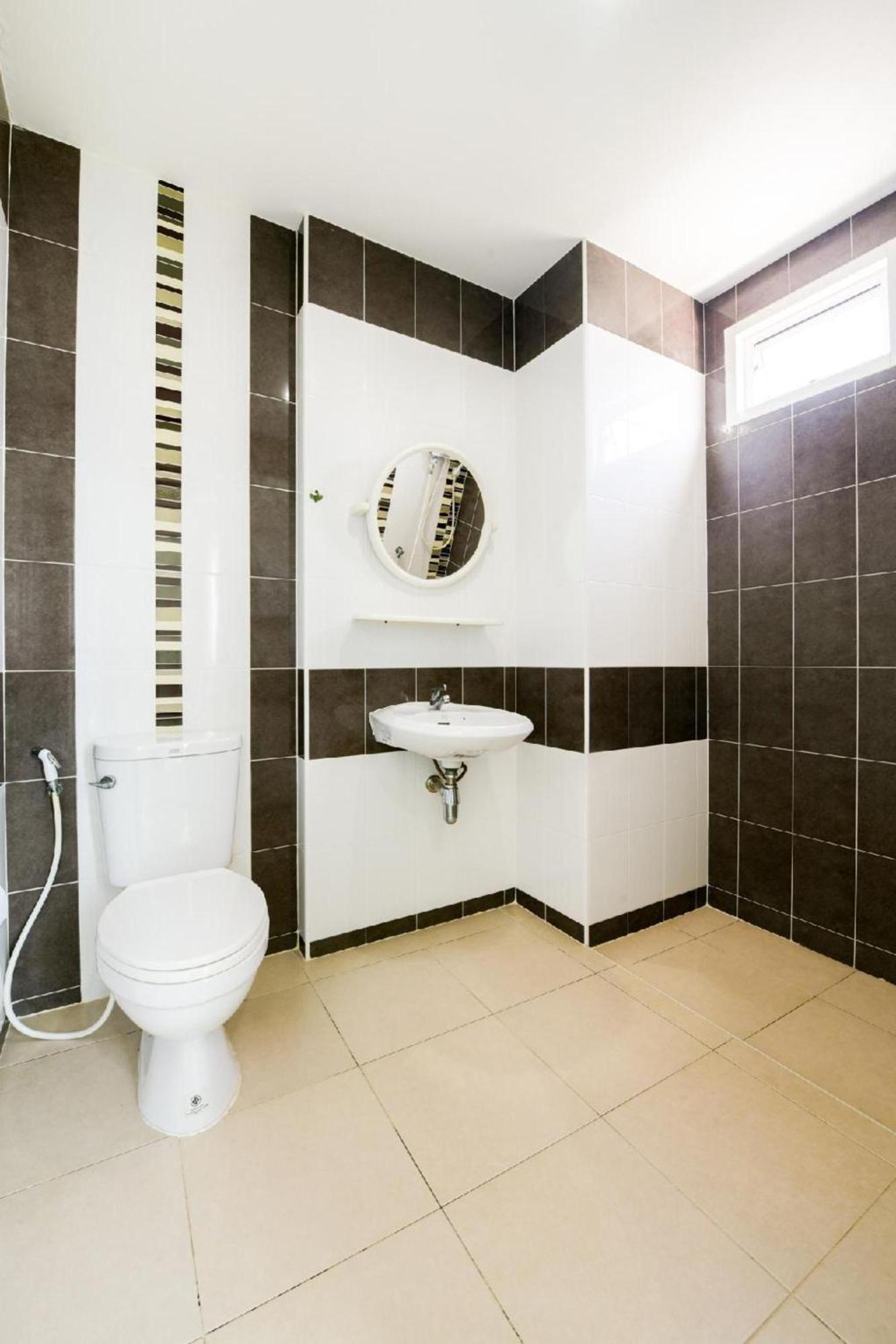 Oyo 350 Mae Saeng Place Si Racha Exterior photo
